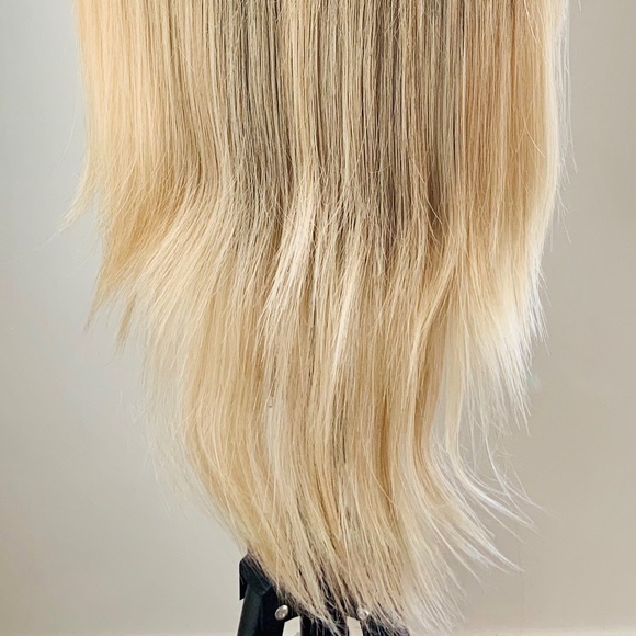 Gorgeous 36” Golden Blonde Lace Front Synthetic Wig - Picture 12 of 12